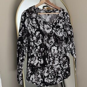 Simply Vera Vera Wang Monochrome Floral Long Sleeve Top
